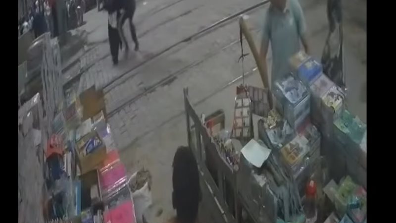 إنقاذ سيدة أمام القطار