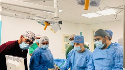 بدون جراحة، مستشفى السلام ببورسعيد تطبق تقنية الصمغ الطبي لعلاج دوالي الساقين