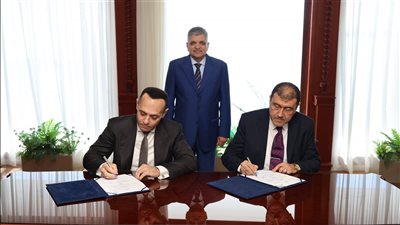 قناة السويس توقع عقدًا بـ2 مليار دولار مع 