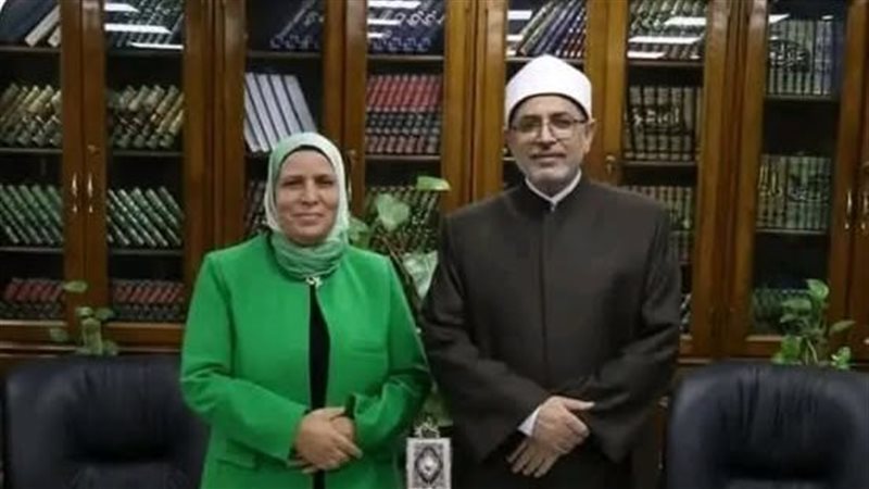 إيقاف عميدة ووكيلة
