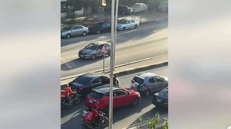 خناقة بين سيدتين