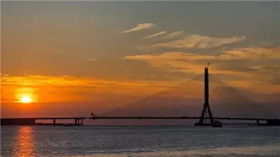 أطول جسر معلق في العالم يحافظ على مناظر غروب الشمس، ما القصة؟ (فيديو-صور)