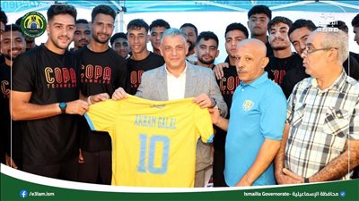 محافظ الإسماعيلية يجتمع بلاعبي «الدروايش»  لدعمهم قبل مواجهة فاركو بالدوري (صور)