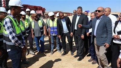 عصمت يتفقد موقعي أبراج عبور قناة السويس على مسار خط الربط الكهربائي المصري /السعودي
