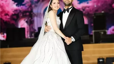 من هي فرح الموجي عروس المطرب أحمد جمال ؟.. كبرت وبقت قمر 