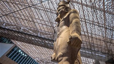 تحكي عبقرية المصريين، رحلة نقل تمثال رمسيس الثاني للمتحف المصري الكبير (فيديو)