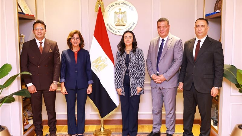 وزيرة التضامن تلتقي