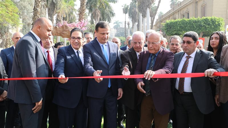 افتتاح معرض كلية