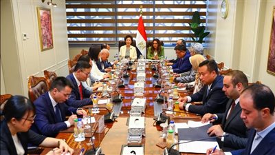 منال عوض تؤكد استعداد الحكومة لتسهيل استثمارات الشركات الصينية في المحافظات