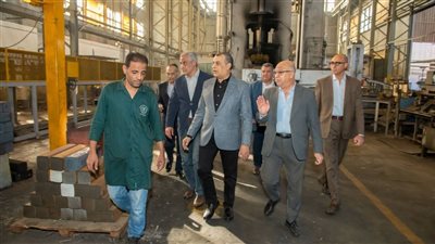 وزير الدولة للإنتاج الحربي في جولة تفقدية مفاجئة لشركة حلوان للصناعات الهندسية (صور)