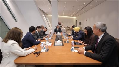 وزير السياحة يبحث مع مسئولي مدرسة لوزان للفندقة سبل تطوير التعليم والتدريب السياحي والفندقي