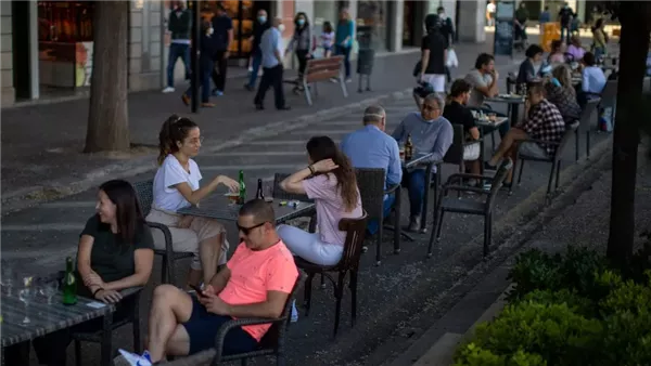 سرقة 1100 كرسي مطعم