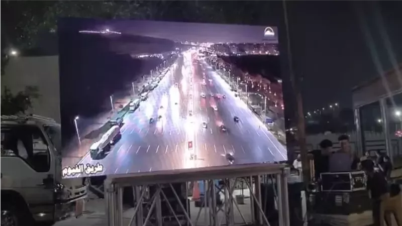 بدء تشغيل شاشات العرض