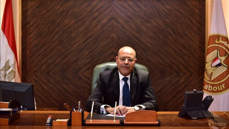 وزارة العمل تتبنى