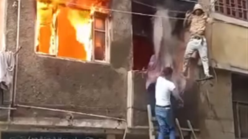 انقاذ مسن من حريق