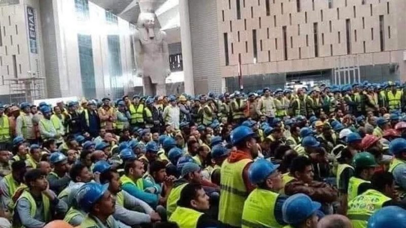 عمال المتحف المصري الكبير