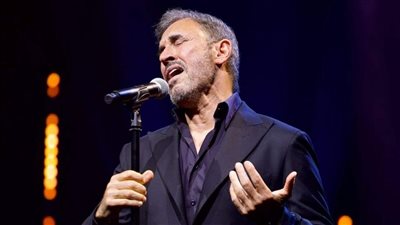 الفنان كاظم الساهر يعتذر لجمهور حفل موسم الرياض، ما القصة؟ (فيديو)