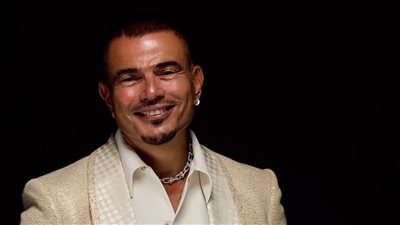 عمرو دياب يحيي حفل افتتاح المتحف المصري الكبير (خاص)