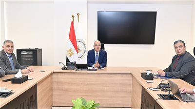 مدارس حقلية وصوبات زراعية لتدريب المزارعين على نظم الري الحديث