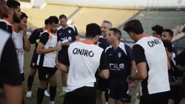 فيريرا مع لاعبي الزمالك 