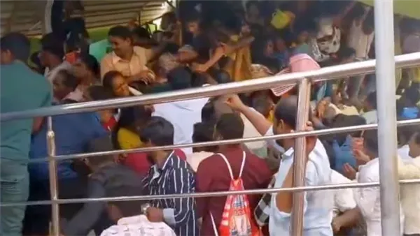 مقتل 10 أشخاص في تدافع داخل معبد في ولاية بالهند