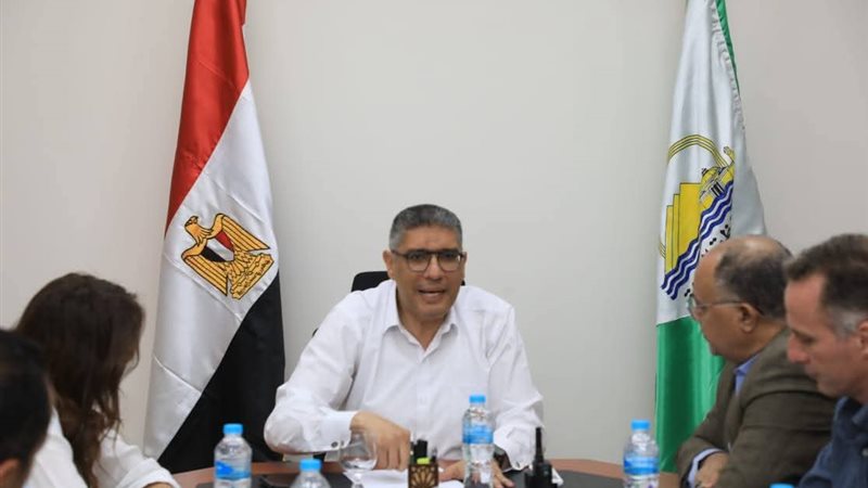 جانب من اجتماع محافظ الجيزة اليوم 