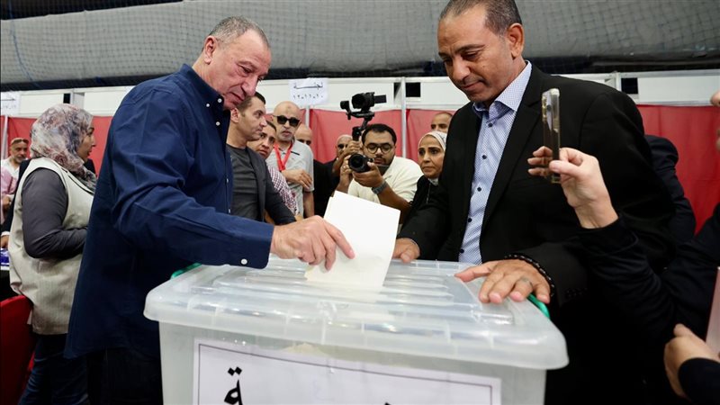 محمود الخطيب  يدلي بصوته في انتخابات الأهلي 