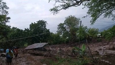 مقتل 21 شخصًا وفقدان نحو 30 آخرين جراء انهيار أرضي في كينيا