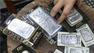 أسعار الفضة والذهب على أعتاب موجة صعود جديدة في هذا الموعد