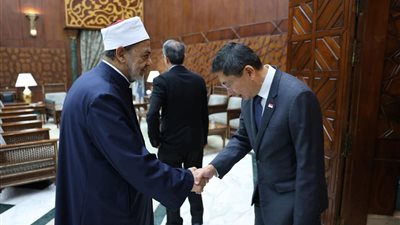 شيخ الأزهر يستقبل وزير شؤون المسلمين في سنغافورة ويناقشان تعزيز العلاقات العلمية