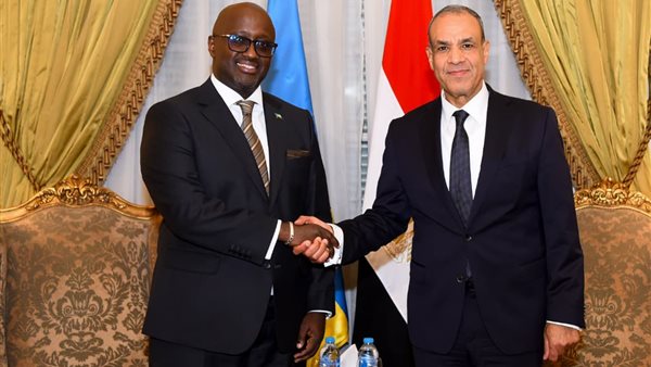 وزير الخارجية يلتقي نظيره الرواندي