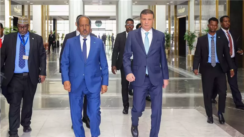 وصول الرئيس الصومالي والوفد المرافق له إلى القاهرة