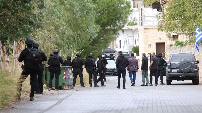 قتيلان وعشرة جرحى في إطلاق نار داخل جزيرة كريت اليونانية