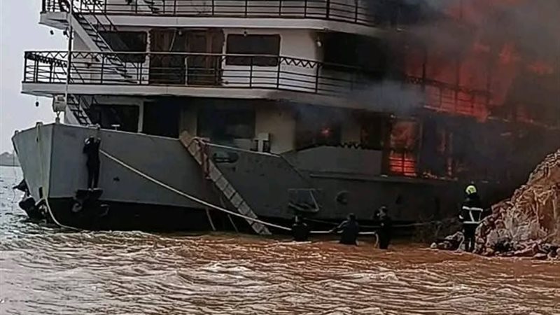 حريق مركب سياحية بمحافظة أسوان 