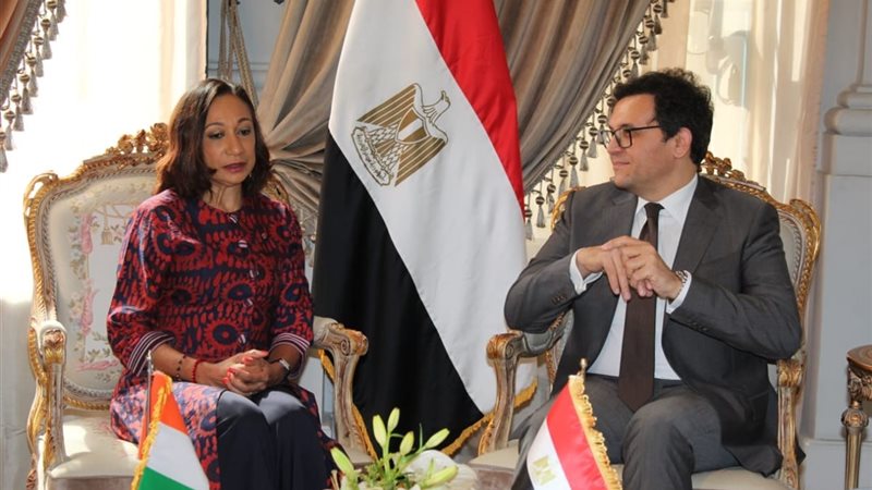 وزير الثقافة يلتقي وزيرة الثقافة والفرنكوفونية في كوت ديفوار