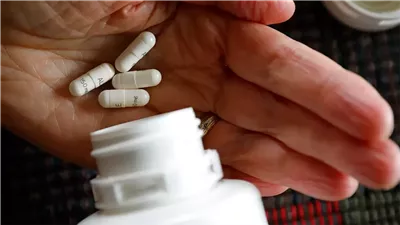 علي عوف يكشف سبب ارتفاع أسعار أدوية الأورام رغم تراجع الدولار 