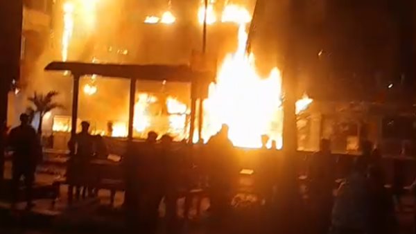 حريق مول بمنطقة حي الكرامة بمدينة العبور 