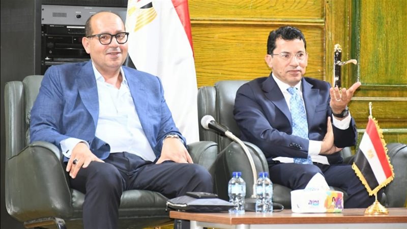 وزير الرياضة  - رئيس اللجنة الأولمبية 